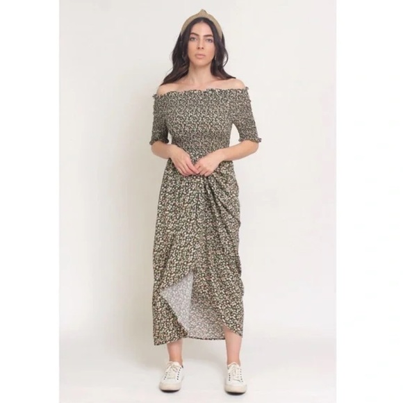 Dress Forum | Smocked Bodice Floral Midi Dress - Picture 7 of 13